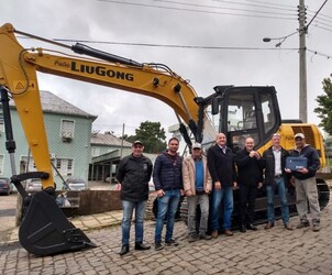 Município adquire escavadeira hidráulica