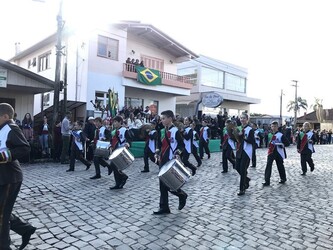 Banda Municipal apresenta novo traje